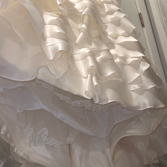 NWT Lazaro wedding gown - Never used - Picture 10 of 17